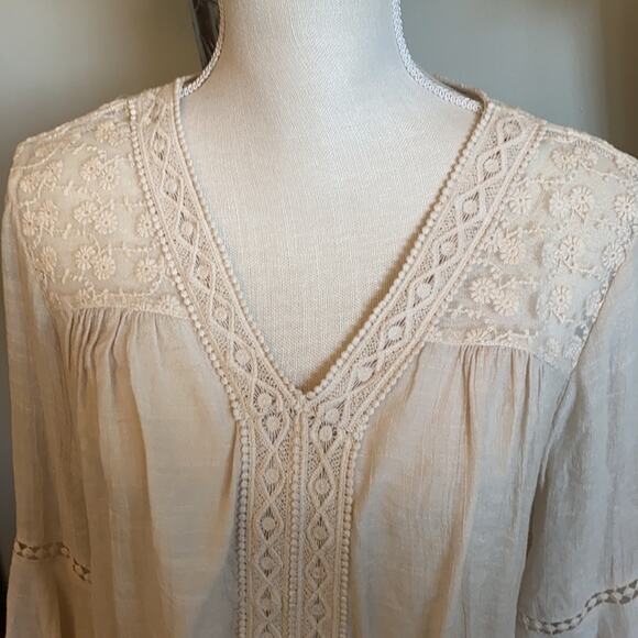 Beige New Directions Tayo  Tunic with Lace Trim Size Medium - Picture 7 of 9